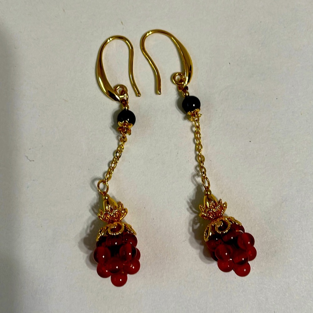 Fashion Earrings gold grape dangle design